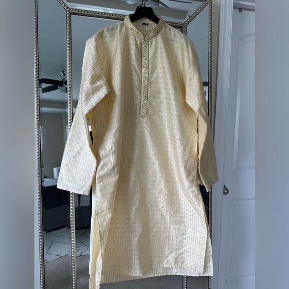 Kurta with gold embroidery - Picture 1 of 6